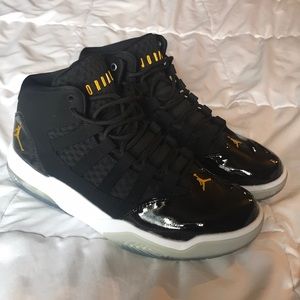 Jordan Max Aura (Black/Yellow) 8.5 USED